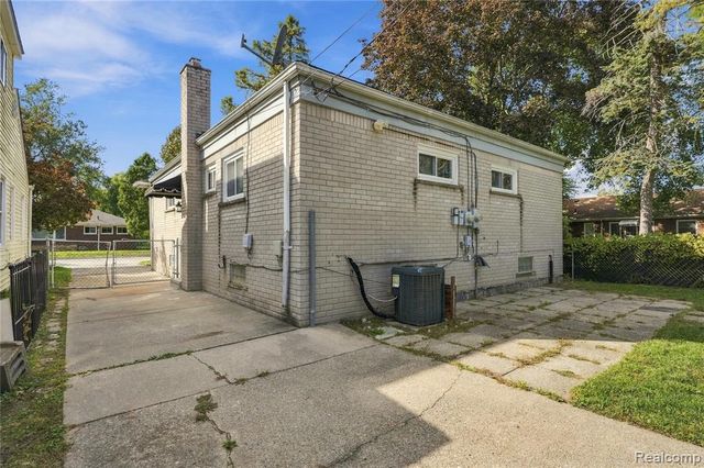 24344 Rosebud Avenue, Eastpointe, MI 48021