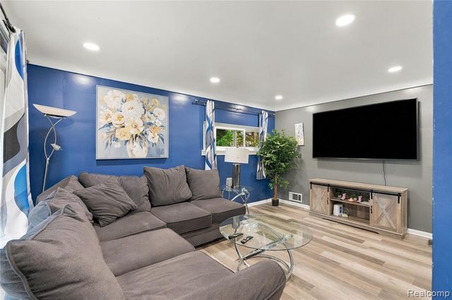 24344 Rosebud Avenue, Eastpointe, MI 48021