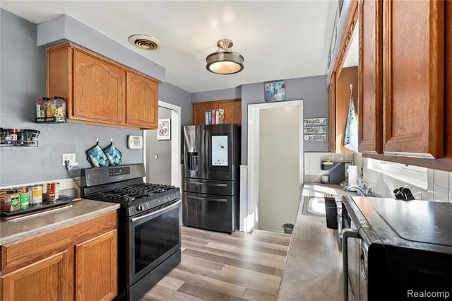 24344 Rosebud Avenue, Eastpointe, MI 48021