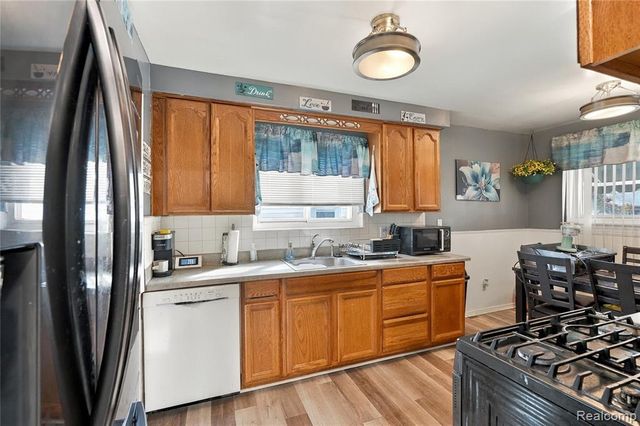 24344 Rosebud Avenue, Eastpointe, MI 48021