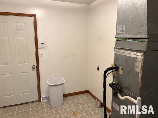 3136 Lakeshire Drive, Springfield, IL 62707