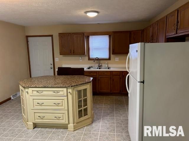 3136 Lakeshire Drive, Springfield, IL 62707