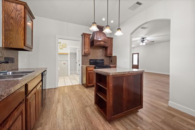 504 N Texas Street, Tioga, TX 76271