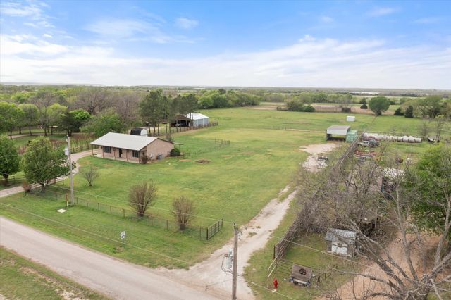504 N Texas Street, Tioga, TX 76271