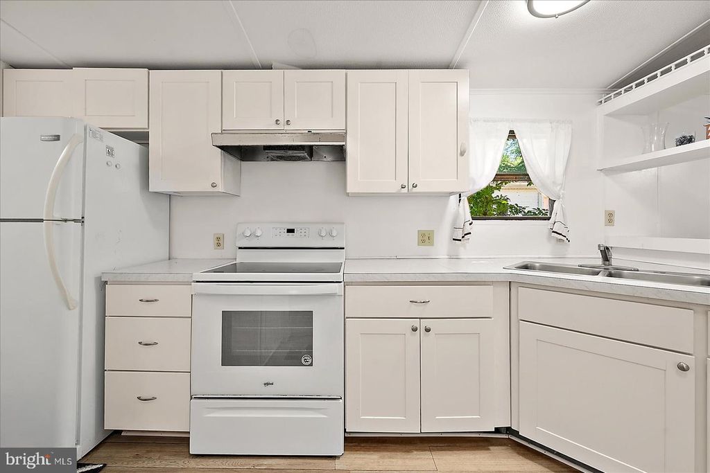 Image 16 of property listing at 4 ANCHOR WAY DR, Berlin, MD 21811