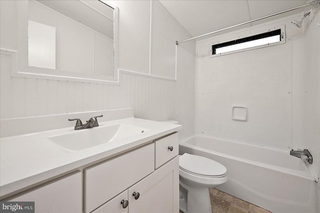 Image 24 of property listing at 4 ANCHOR WAY DR, Berlin, MD 21811