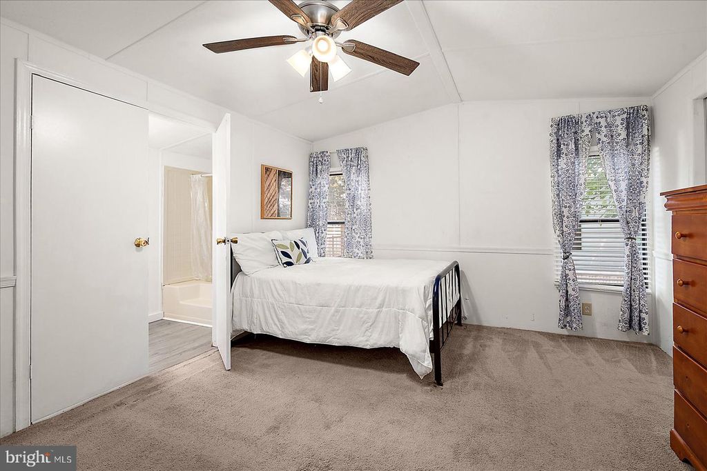Image 30 of property listing at 4 ANCHOR WAY DR, Berlin, MD 21811