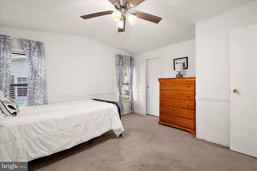 Image 31 of property listing at 4 ANCHOR WAY DR, Berlin, MD 21811