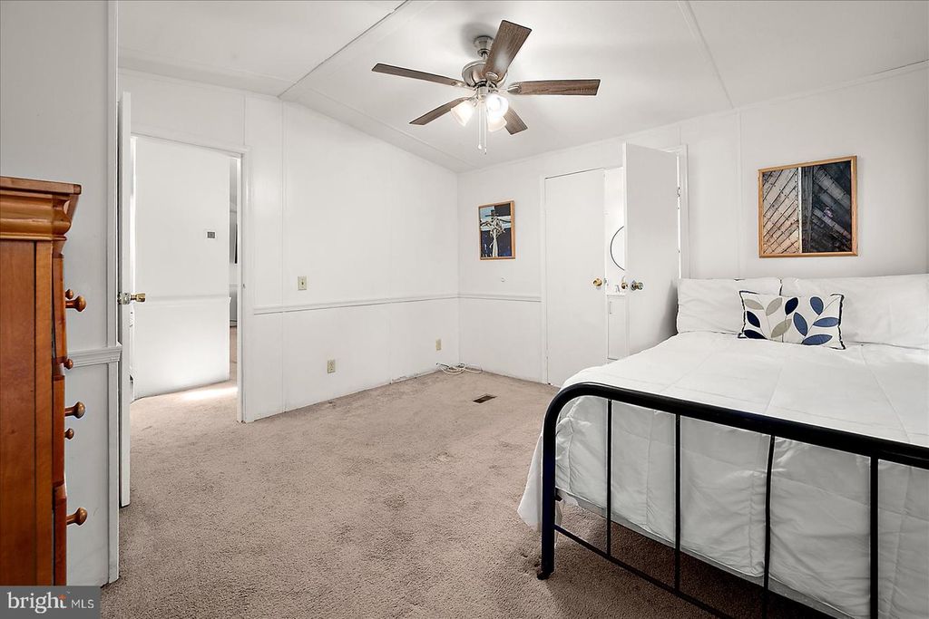 Image 32 of property listing at 4 ANCHOR WAY DR, Berlin, MD 21811