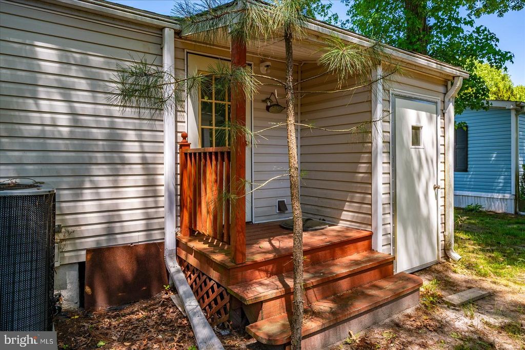 Image 35 of property listing at 4 ANCHOR WAY DR, Berlin, MD 21811