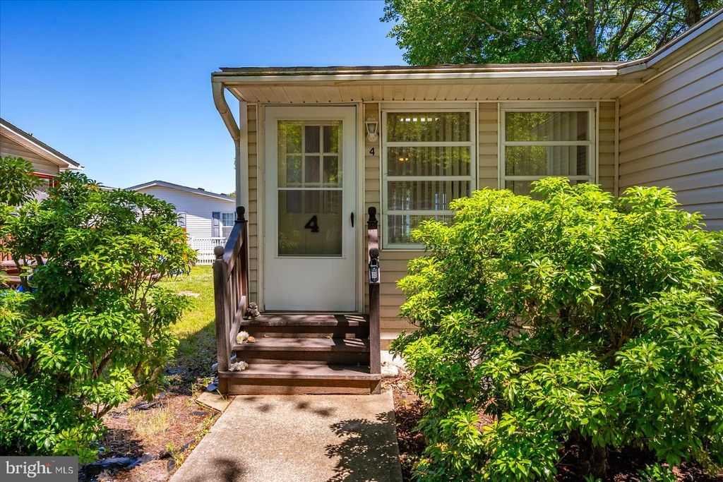 Image 3 of property listing at 4 ANCHOR WAY DR, Berlin, MD 21811