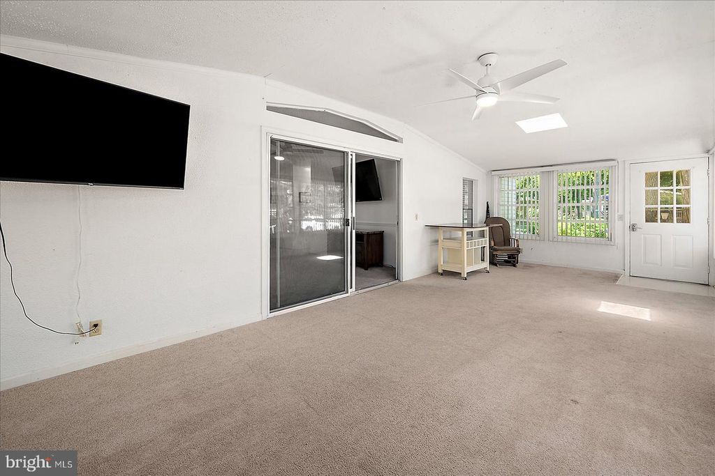 Image 5 of property listing at 4 ANCHOR WAY DR, Berlin, MD 21811