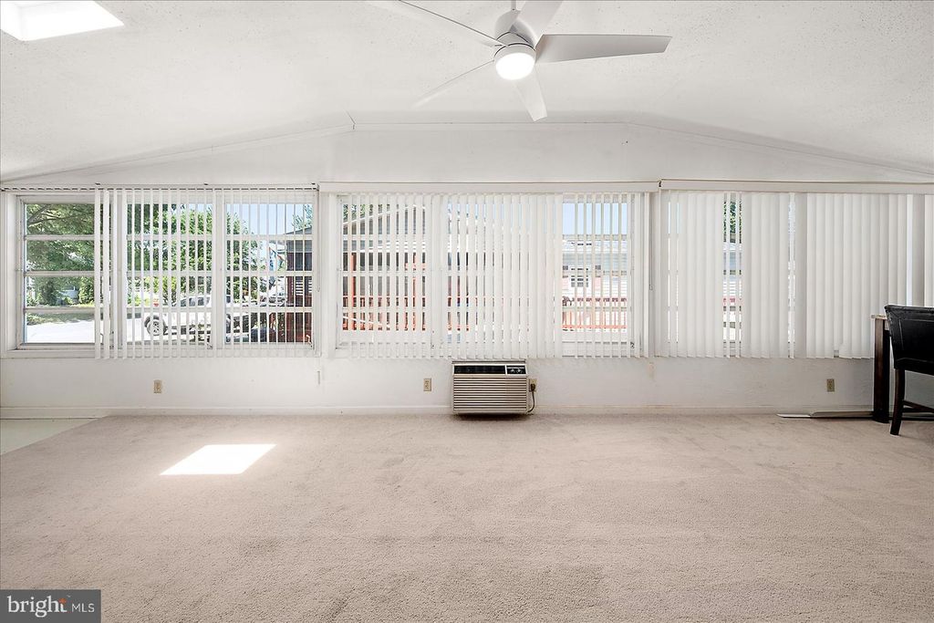 Image 6 of property listing at 4 ANCHOR WAY DR, Berlin, MD 21811