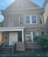 54 N 4Th St, Paterson City, NJ 07522