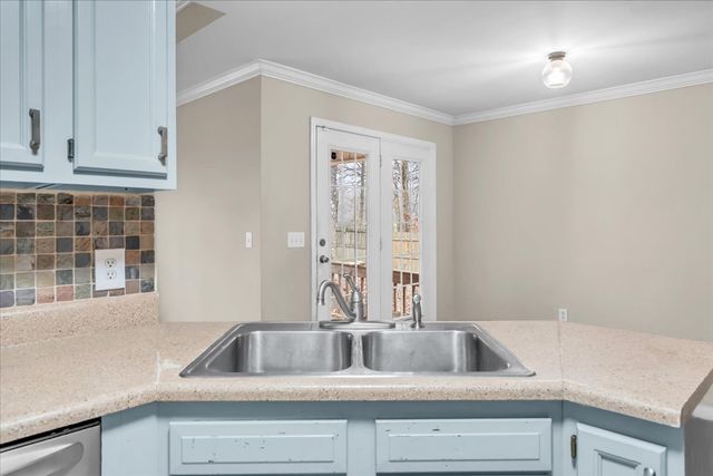 306 Blackberry Ln, Manchester, TN 37355