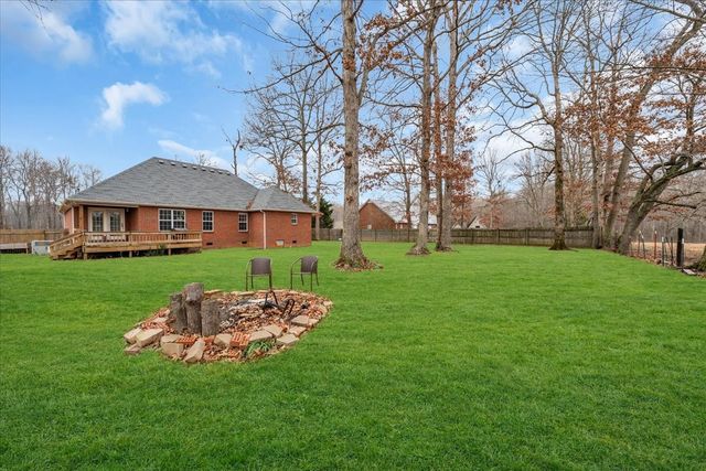 306 Blackberry Ln, Manchester, TN 37355