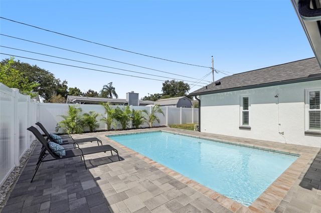1728 W LAGOON CIRCLE, Clearwater, FL 33765