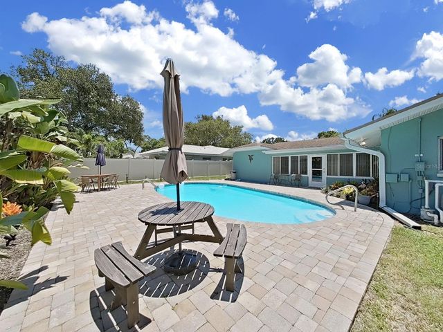 1110 MCLEAN STREET, Dunedin, FL 34698