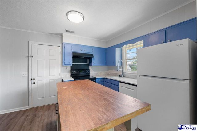2206 W Piccadilly Dr, Florence, SC 29501