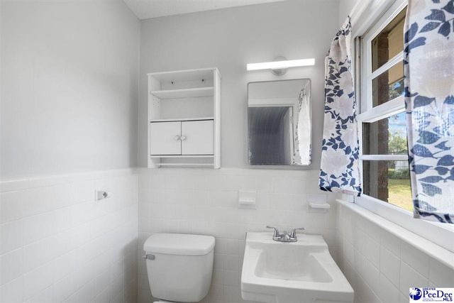 2206 W Piccadilly Dr, Florence, SC 29501
