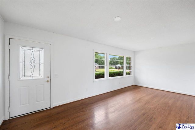 2206 W Piccadilly Dr, Florence, SC 29501