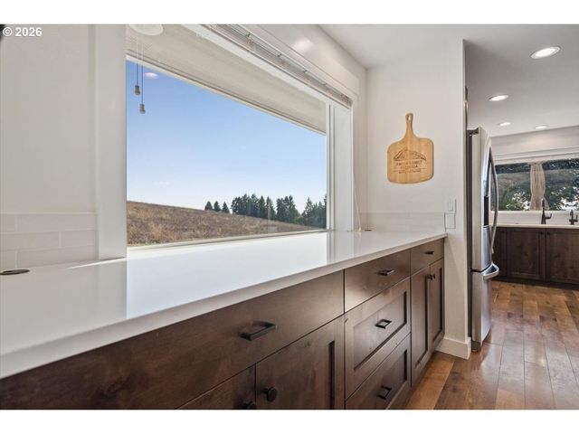 2010 Sw SCHAEFFER Rd, West Linn, OR 97068