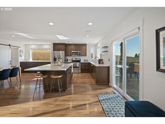 2010 Sw SCHAEFFER Rd, West Linn, OR 97068