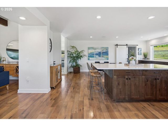 2010 Sw SCHAEFFER Rd, West Linn, OR 97068