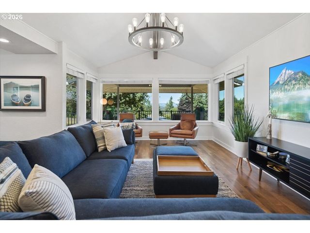 2010 Sw SCHAEFFER Rd, West Linn, OR 97068