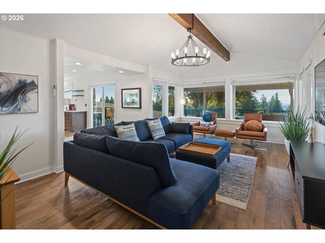 2010 Sw SCHAEFFER Rd, West Linn, OR 97068