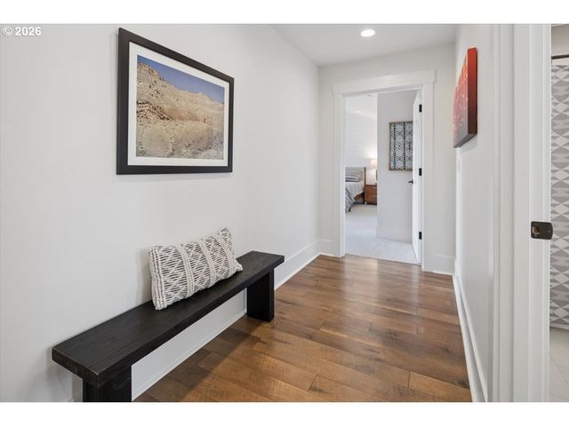 2010 Sw SCHAEFFER Rd, West Linn, OR 97068