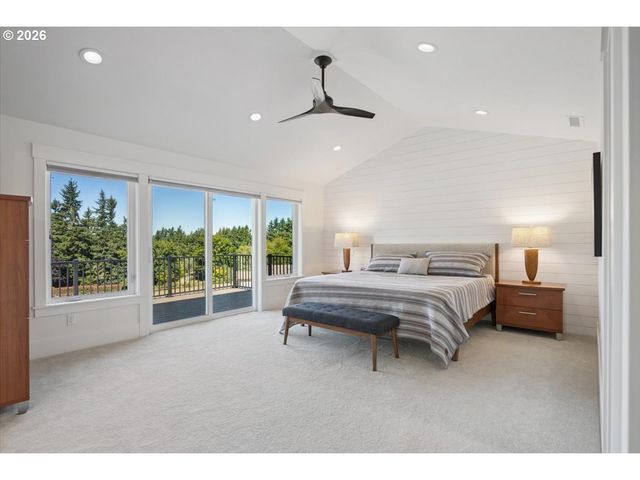 2010 Sw SCHAEFFER Rd, West Linn, OR 97068