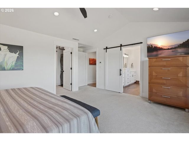 2010 Sw SCHAEFFER Rd, West Linn, OR 97068