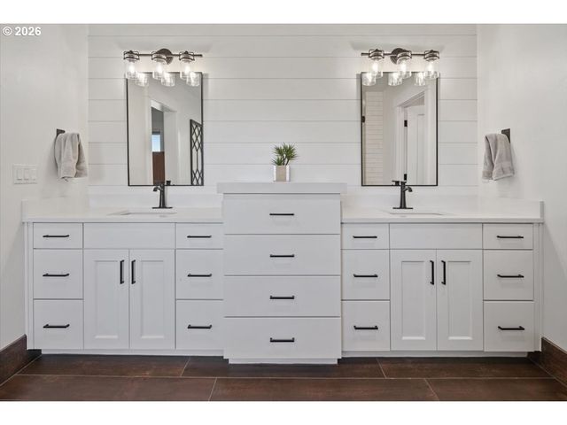 2010 Sw SCHAEFFER Rd, West Linn, OR 97068