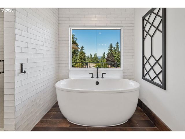 2010 Sw SCHAEFFER Rd, West Linn, OR 97068