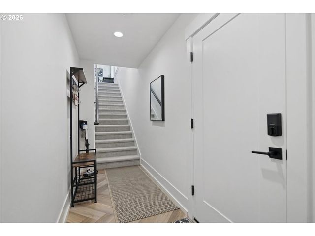 2010 Sw SCHAEFFER Rd, West Linn, OR 97068