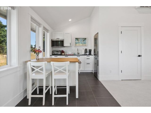 2010 Sw SCHAEFFER Rd, West Linn, OR 97068