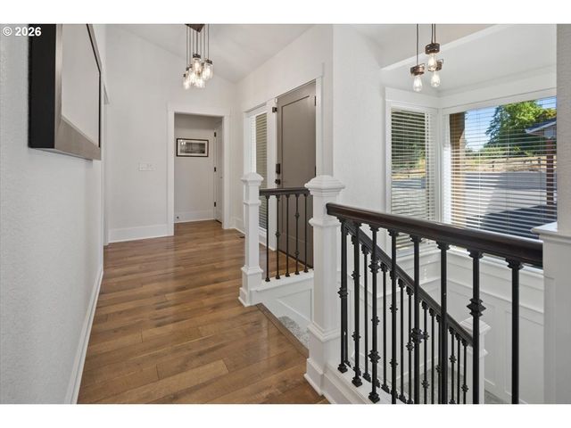 2010 Sw SCHAEFFER Rd, West Linn, OR 97068