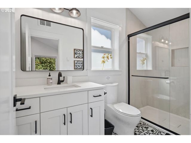 2010 Sw SCHAEFFER Rd, West Linn, OR 97068