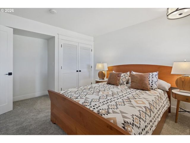 2010 Sw SCHAEFFER Rd, West Linn, OR 97068