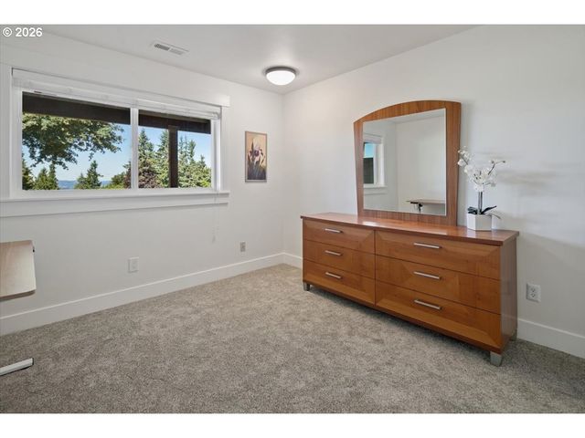 2010 Sw SCHAEFFER Rd, West Linn, OR 97068