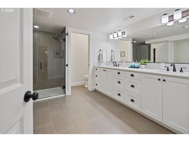 2010 Sw SCHAEFFER Rd, West Linn, OR 97068