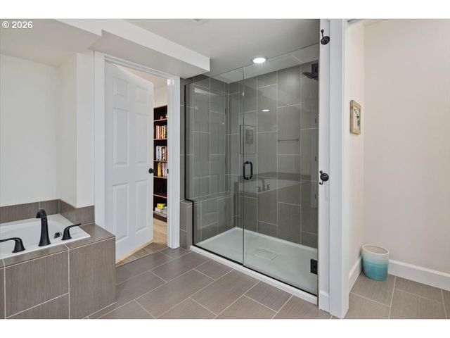 2010 Sw SCHAEFFER Rd, West Linn, OR 97068