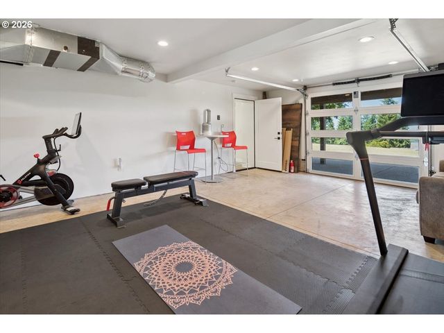 2010 Sw SCHAEFFER Rd, West Linn, OR 97068