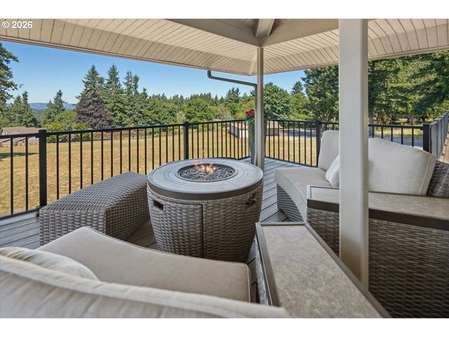 2010 Sw SCHAEFFER Rd, West Linn, OR 97068