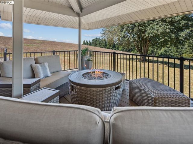 2010 Sw SCHAEFFER Rd, West Linn, OR 97068