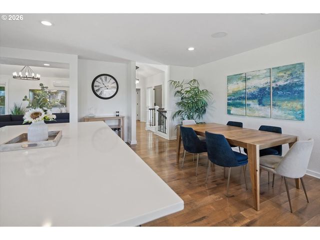 2010 Sw SCHAEFFER Rd, West Linn, OR 97068