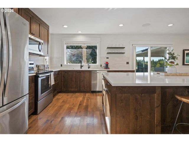 2010 Sw SCHAEFFER Rd, West Linn, OR 97068