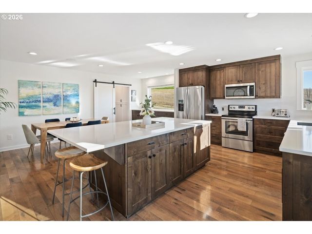 2010 Sw SCHAEFFER Rd, West Linn, OR 97068