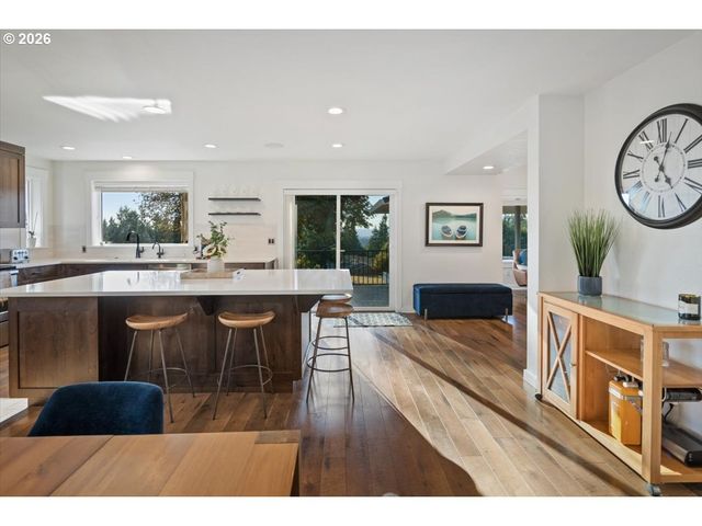 2010 Sw SCHAEFFER Rd, West Linn, OR 97068